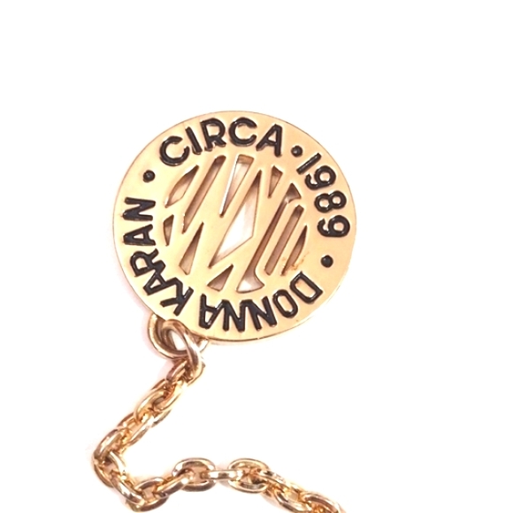 DKNY DONNA KARAN WITH CIRCA 1989 GOLD-TONE 7" KEYCHAIN - Picture 7 of 9